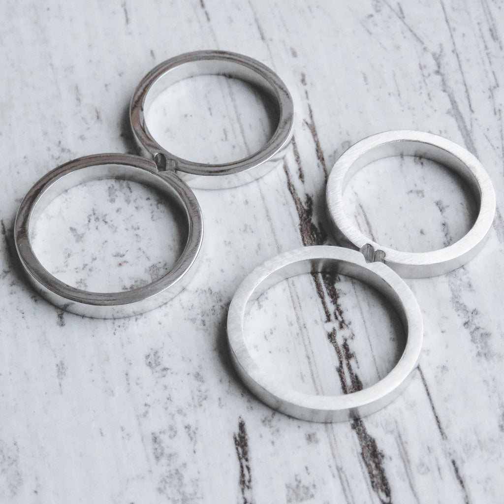 Alianzas de boda corazón dividido en plata artesanal que encajan